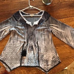 Woman’s Top.  Size S, excellent condition.